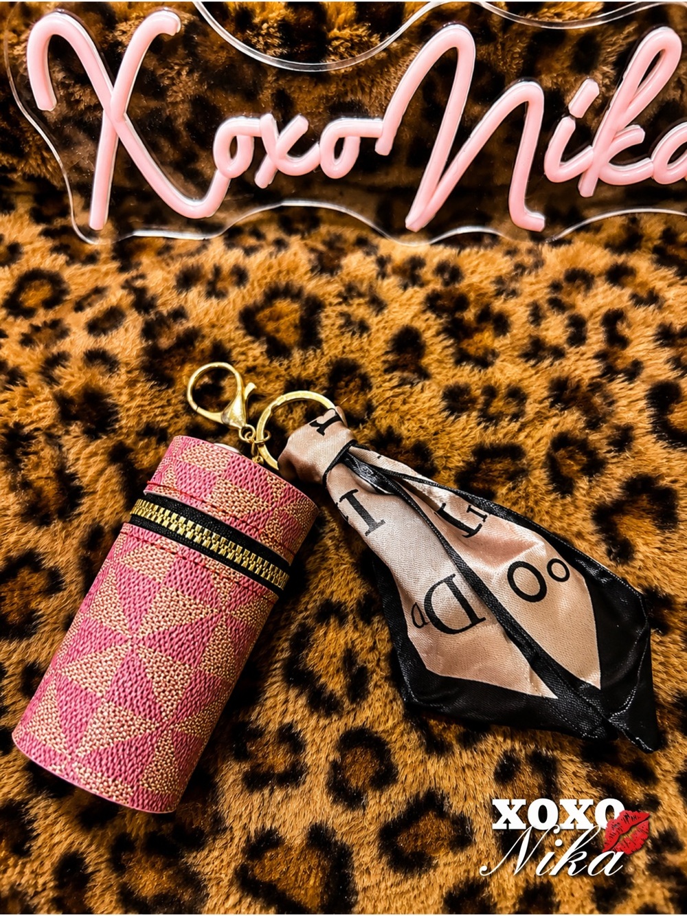 Cylinder Keychain Holder with Scarf